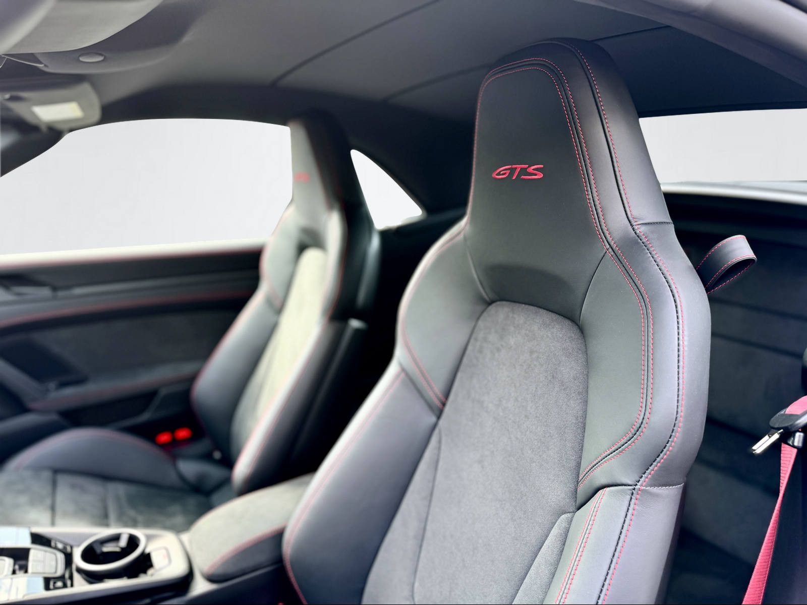 Porsche 992 CARRERA 4 GTS-CARBON-BOSE-LIFTS-1HD-360°-20´