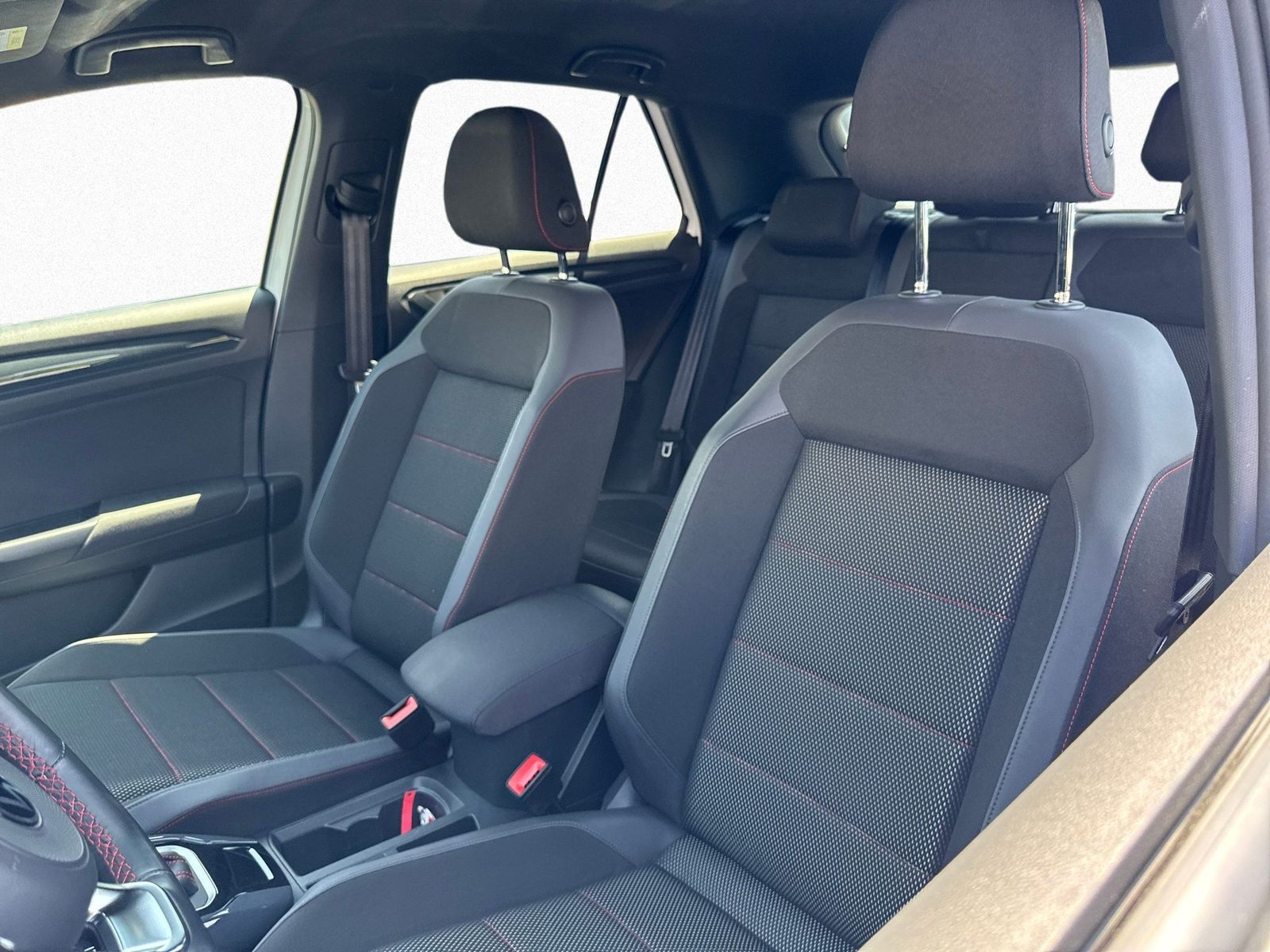 Volkswagen T-Roc 1.5 TSI R-Line - Samsaru's Car Outlet