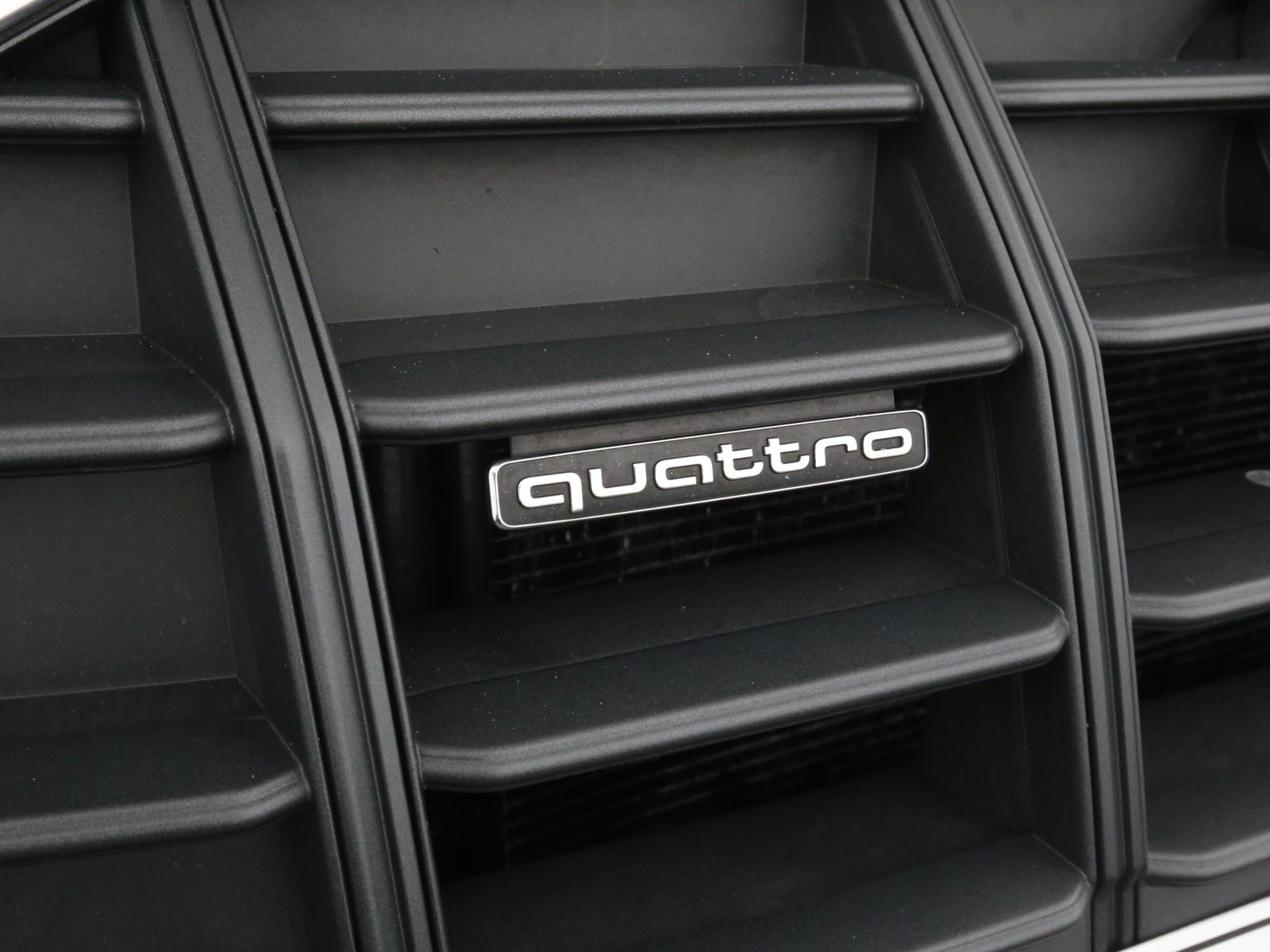 Audi Q5 40 TDI quattro S tronic - Samsaru's Car Outlet