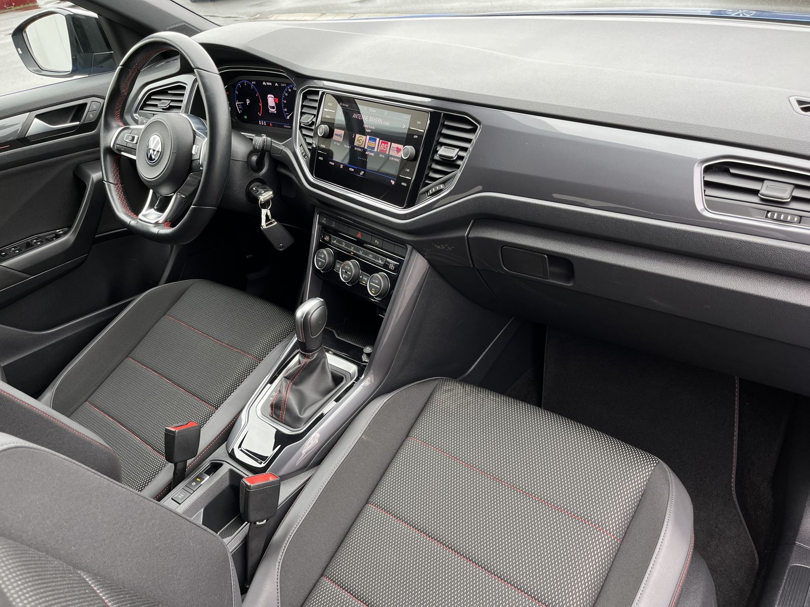 Volkswagen T-Roc 1.5 TSI DSG Sport - Samsaru's Car Outlet