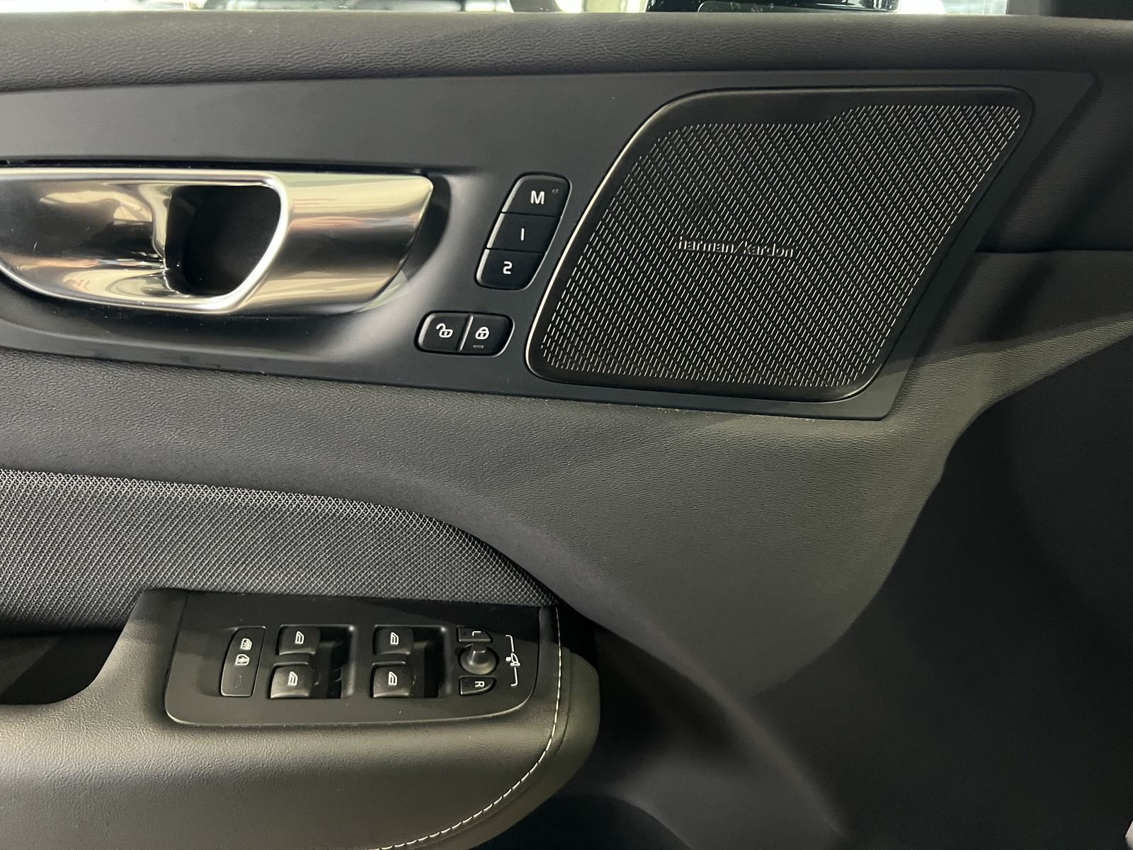 Volvo XC60 T6 Ultra Black Edition Recharge AWD AHK 360