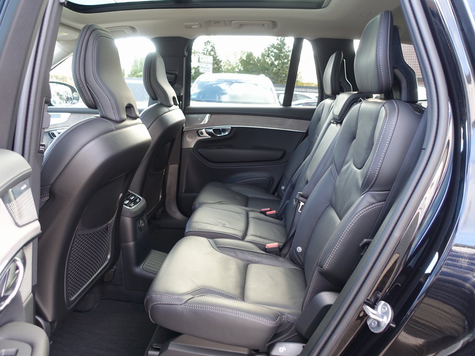 Volvo XC90 Plus Dark T8 AWD Plug-in Hybrid B&W/HUD