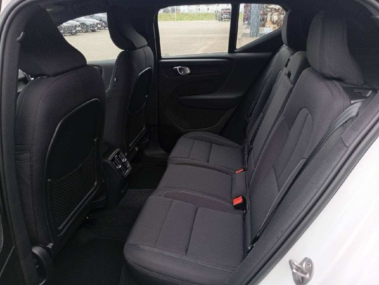 Volvo XC40 Twin Core Pure Electric AWD/AHK/GJR/Wärmepu