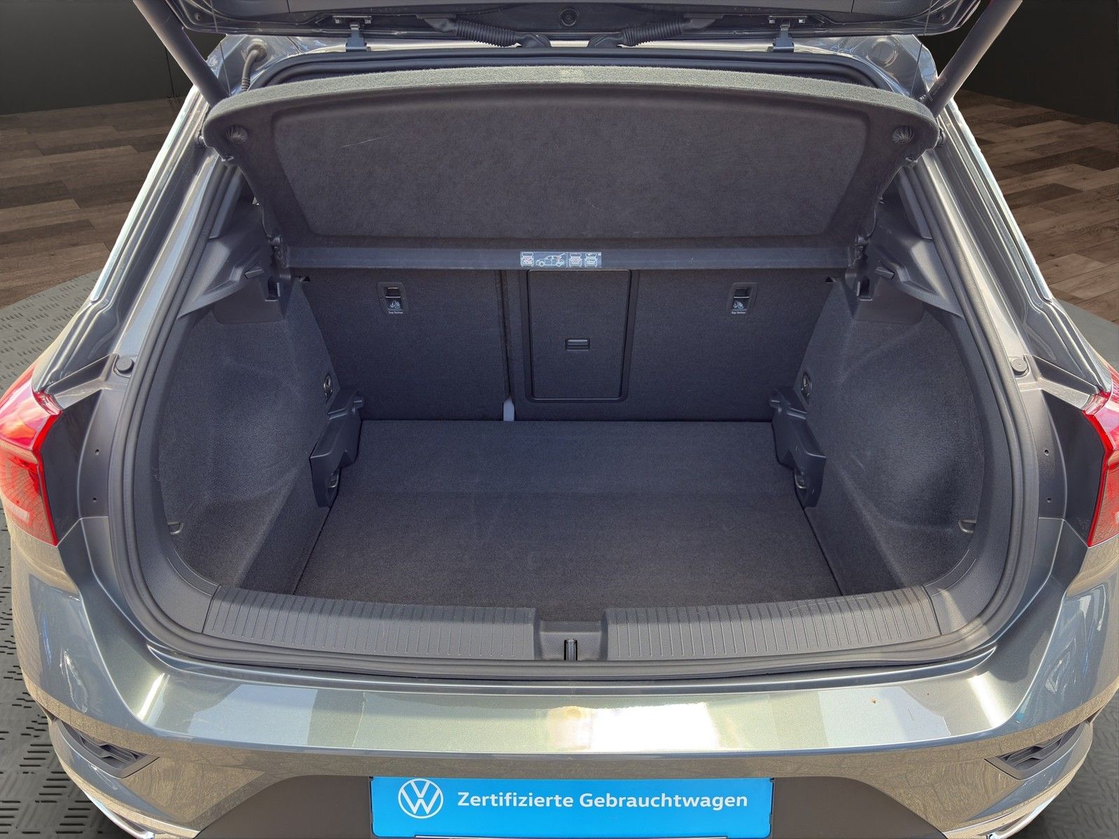 Volkswagen T-Roc 1.5 TSI DSG Sport - Samsaru's Car Outlet