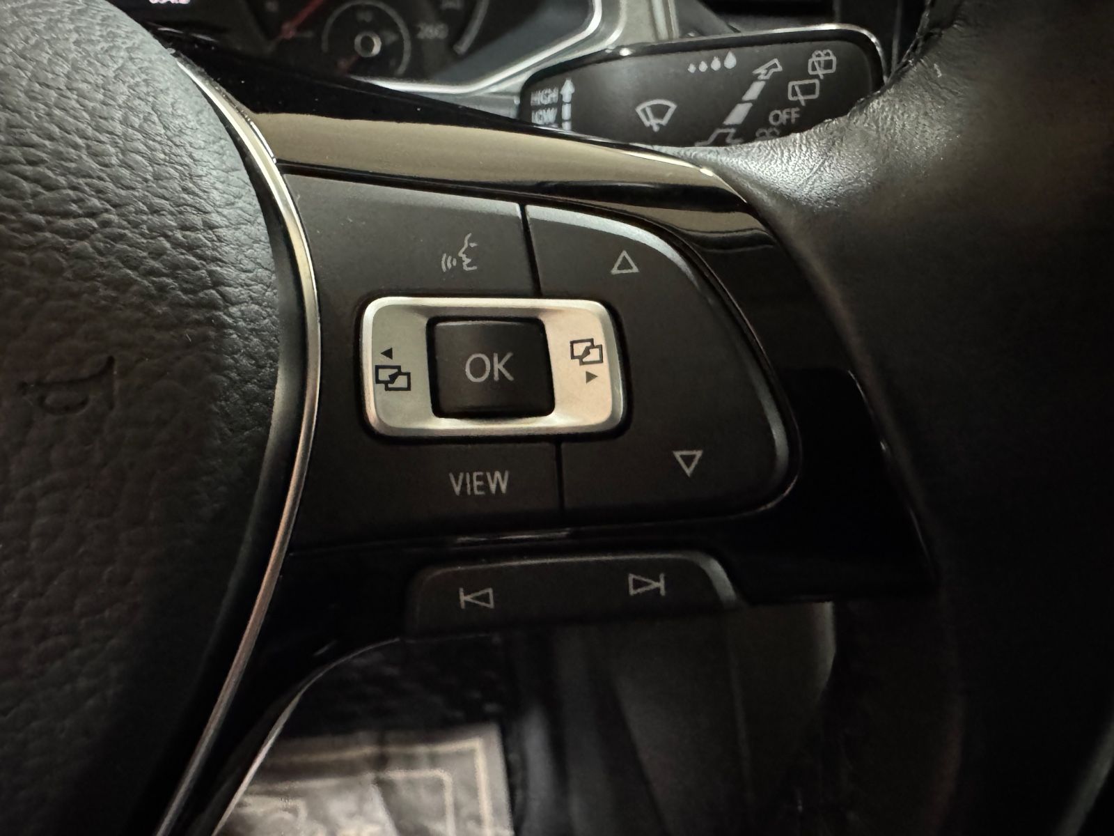 Volkswagen T-Roc Style 1.5 TSI - Samsaru's Car Outlet