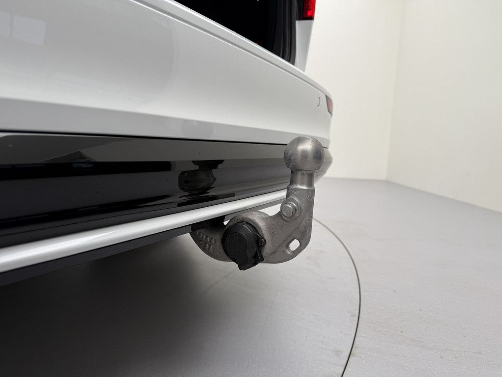 Volvo V60 T6 Ultra Dark Recharge Plug-In Hybrid AWD