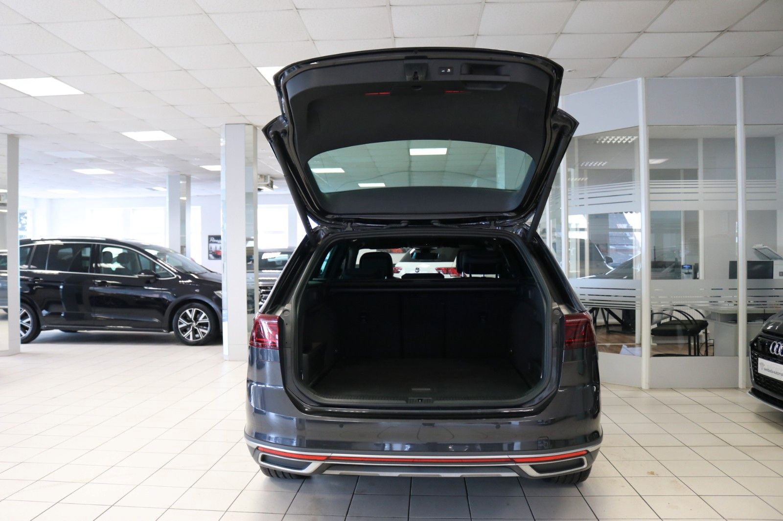 Volkswagen Passat Alltrack DCC HUD Matrix STHZ 360 Pano ACC