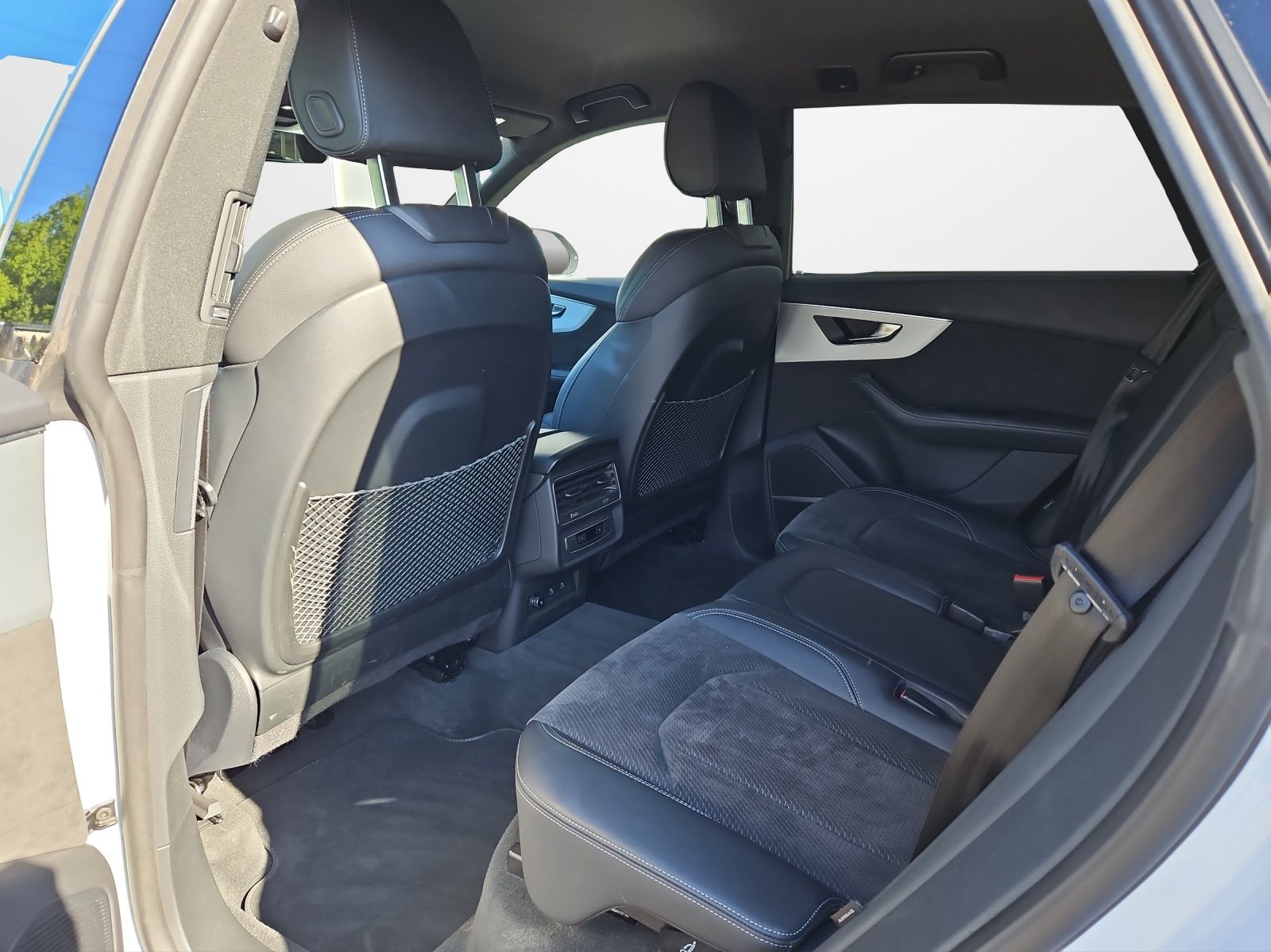 Audi Q8 55 TFSI e tiptronic quattro S-line - Samsaru's Car Outlet