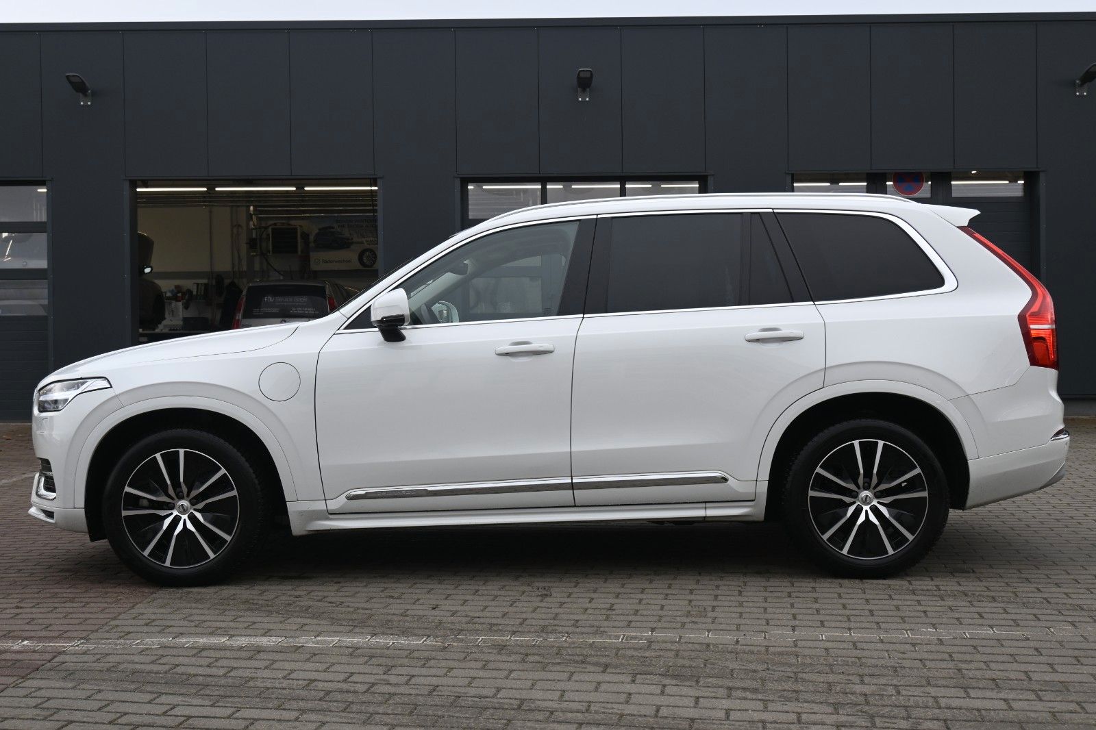 Volvo XC90 T8 AWD Inscrip. - Samsaru's Car Outlet