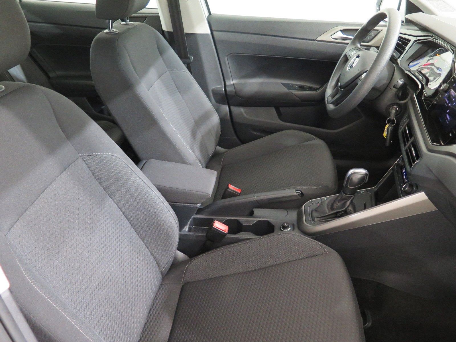 Volkswagen Polo VI Comfortline - Samsaru's Car Outlet