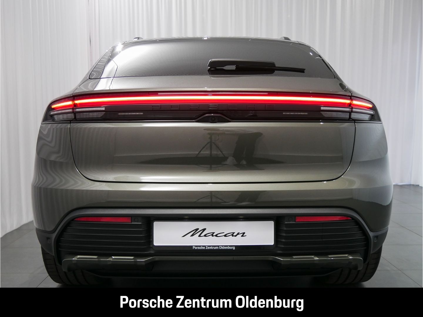 Porsche Macan Electric 4 Luftfed AHK BOSE Pano Matrix LE