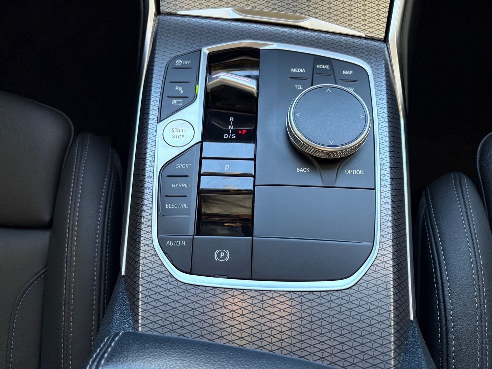 BMW 330e xDrive Touring M Sport Pro Pano ACC H/K AHK