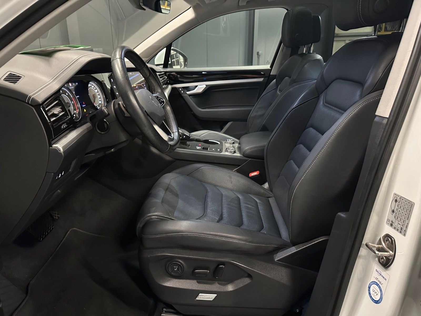Volkswagen Touareg V6 TDI 4Motion - Samsaru's Car Outlet