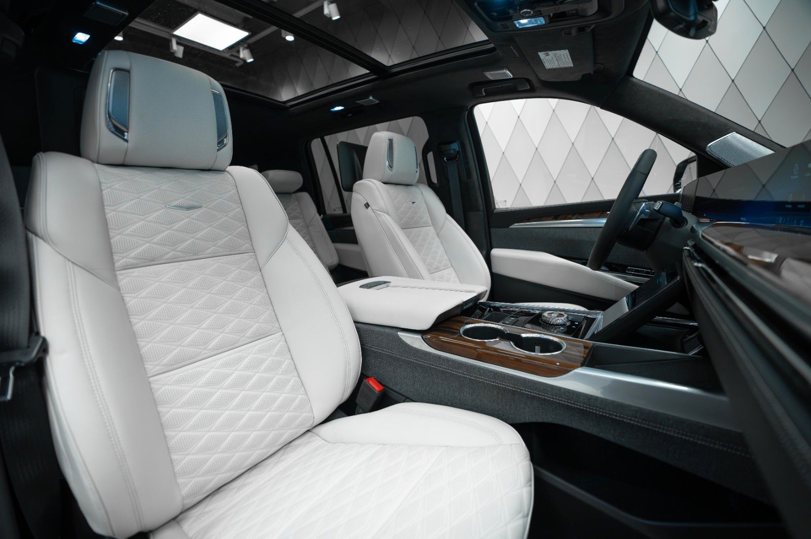 Cadillac Escalade ESV2025 FACELIFT 4WD LUX PRM GREY/BEIGE