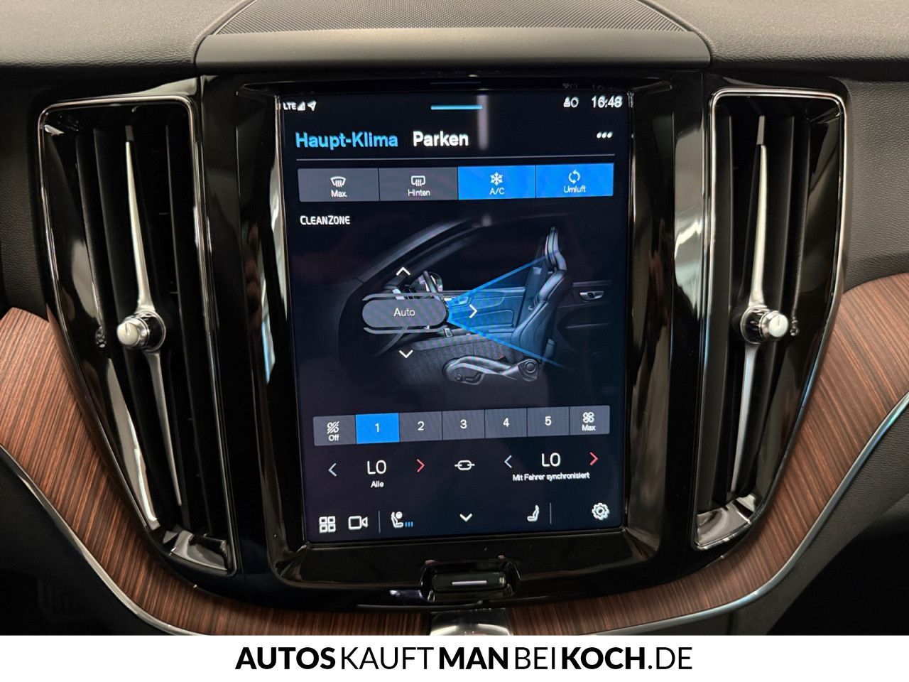 Volvo XC60 T6 Recharge AWD Plus Dark AHK PANO STDHz!