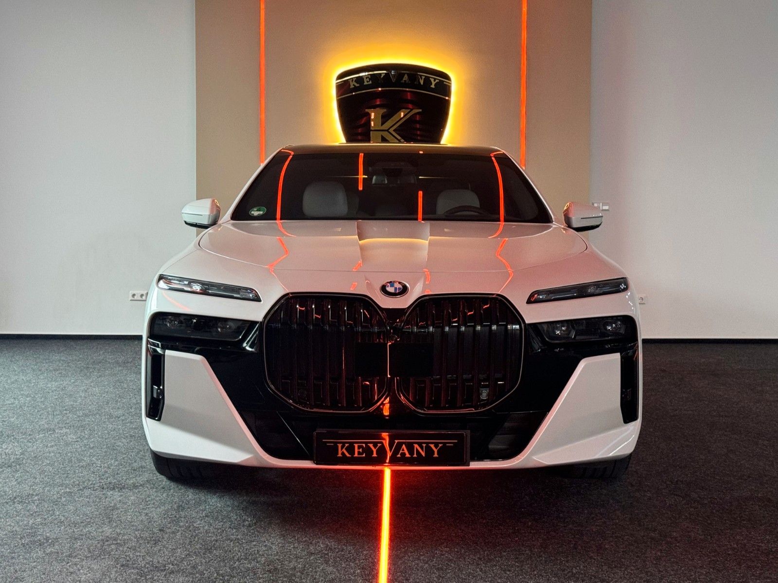 BMW 740d xD/4xMASSG/MPRO/SKY TV/KRIST/EXC.LNG/B&W/21