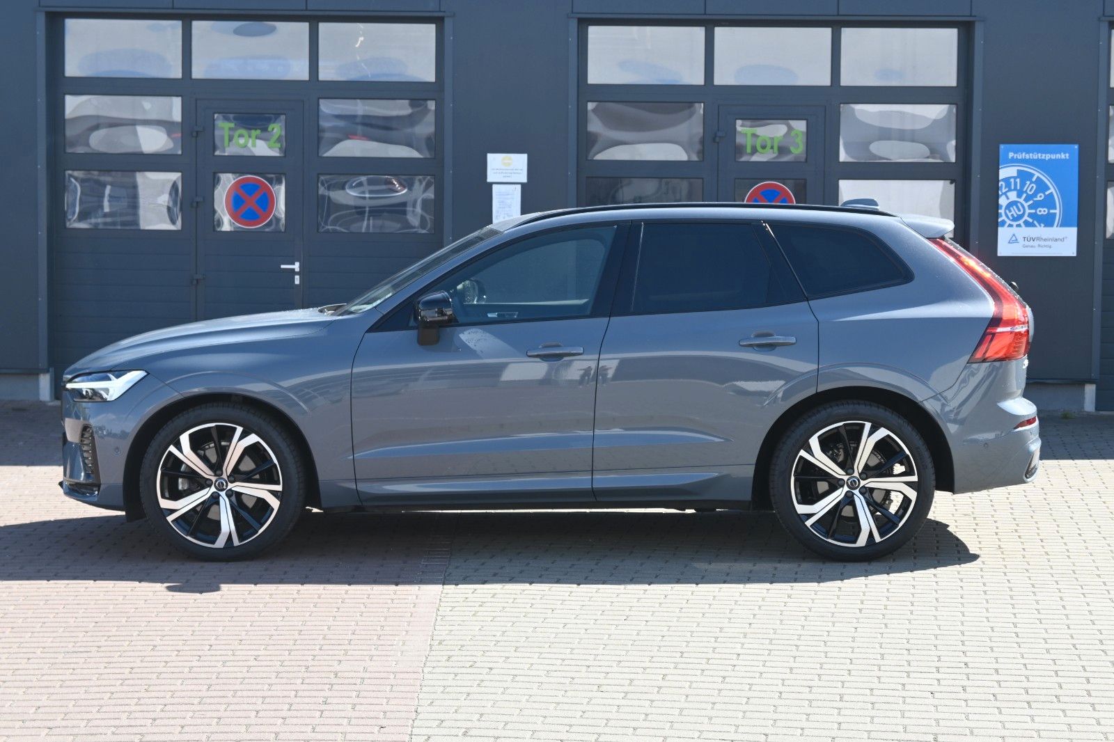 Volvo XC60 B4 AWD Ultimate - Samsaru's Car Outlet