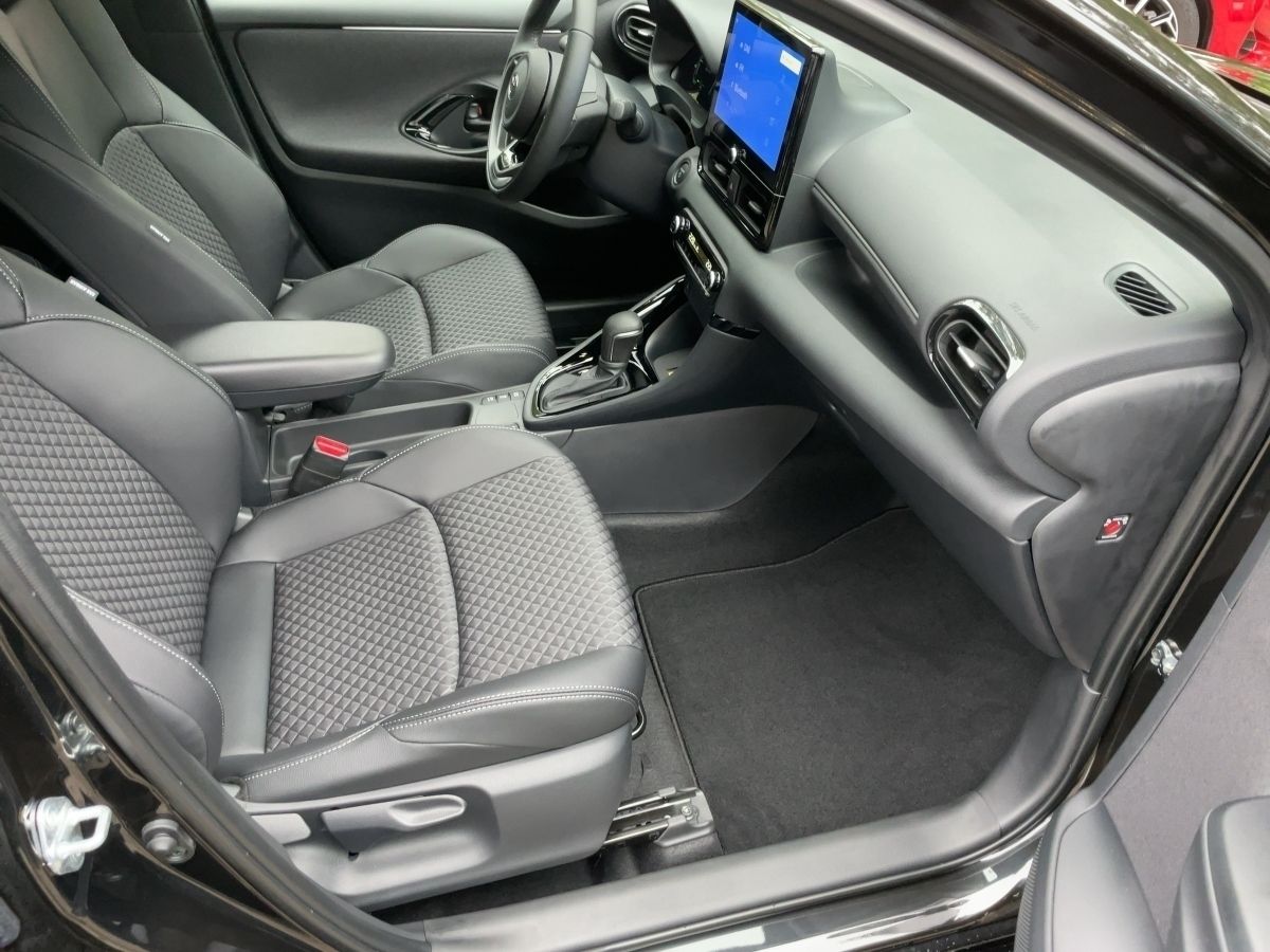 Toyota Yaris 1.5 Hybrid Style*LED+CARPLAY+PDC+KAMERA+KL