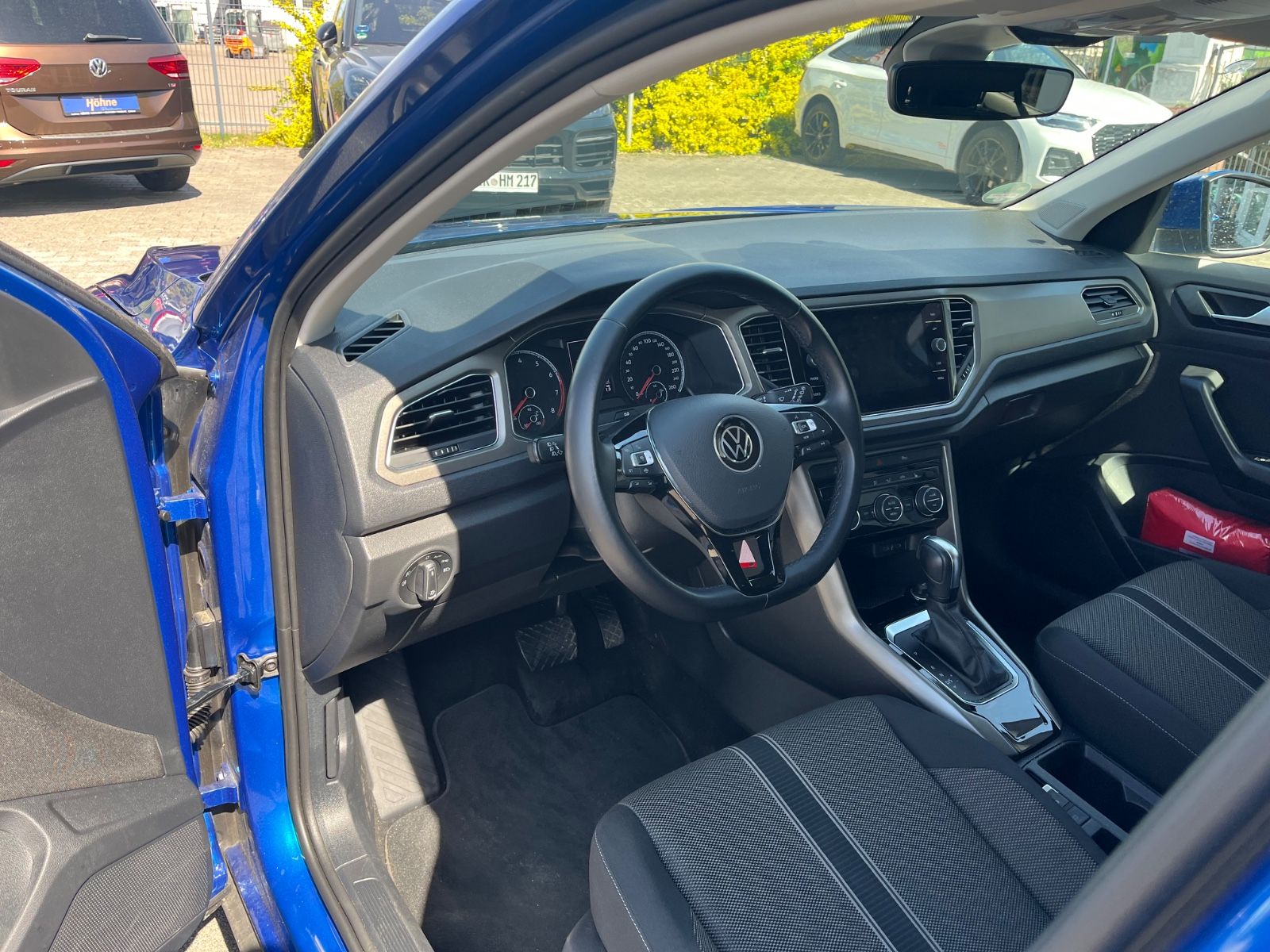 Volkswagen T-Roc 1.5 TSI DSG Style - Samsaru's Car Outlet