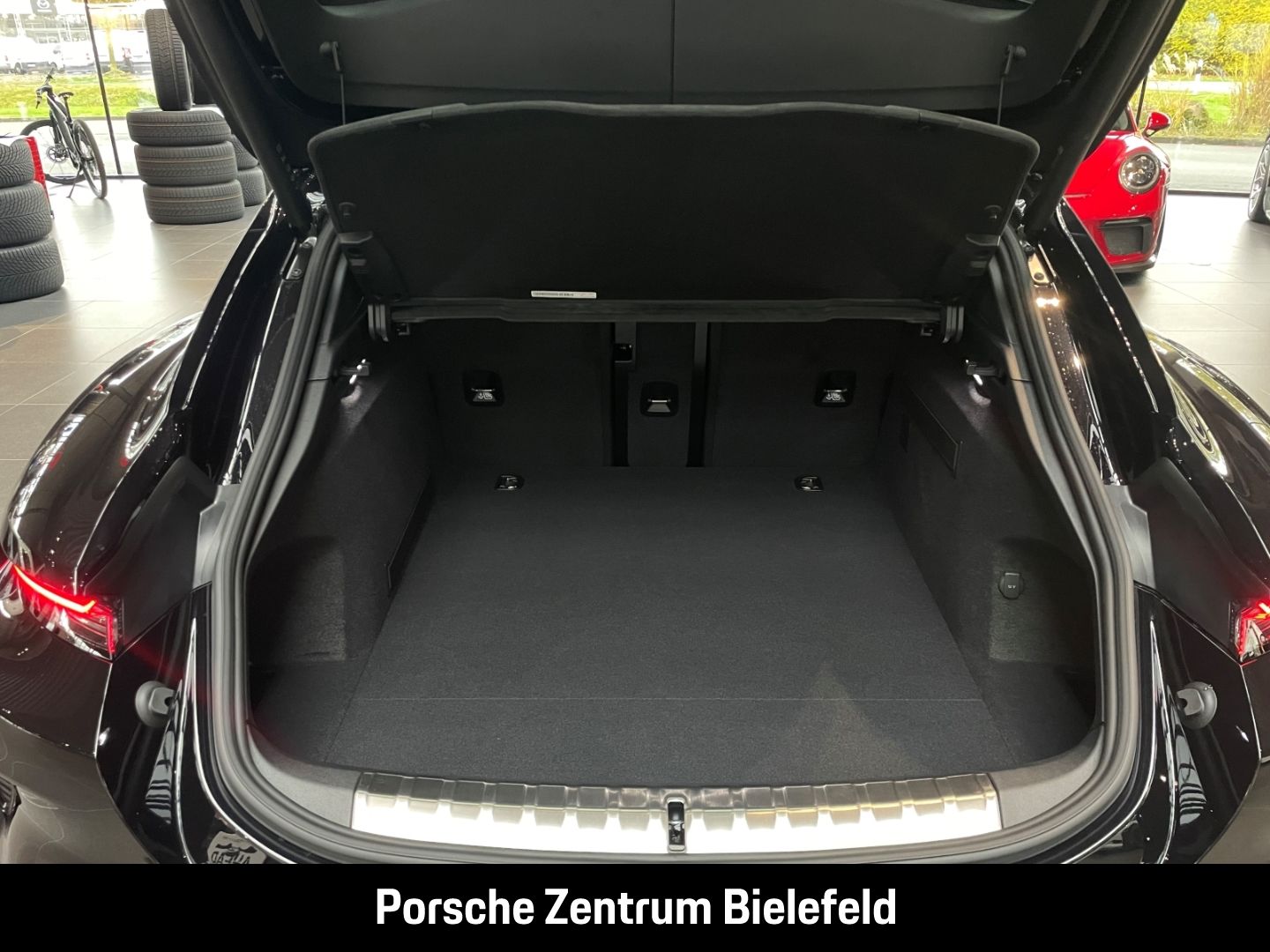 Porsche Taycan Turbo HA-Lenkung InnoDrive Sitzbelüftung