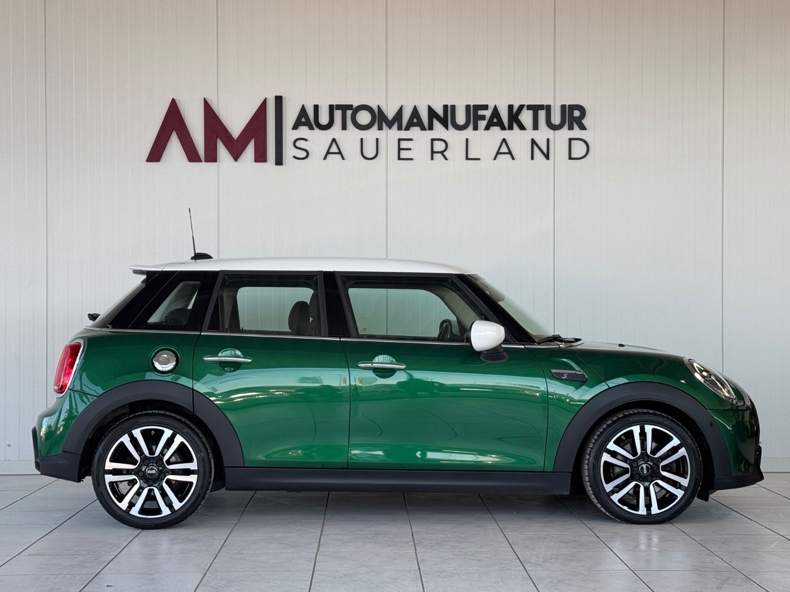 MINI Cooper S Classic - Samsaru's Car Outlet