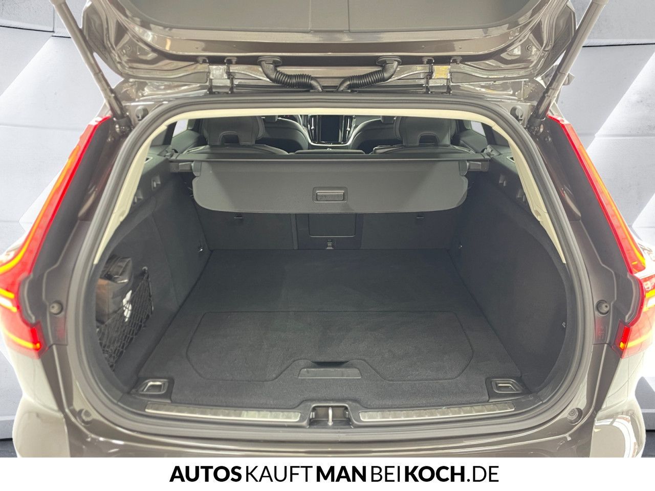 Volvo V60 T8 Plug-In AWD Plus Dark ACC H/K BLIS 360°