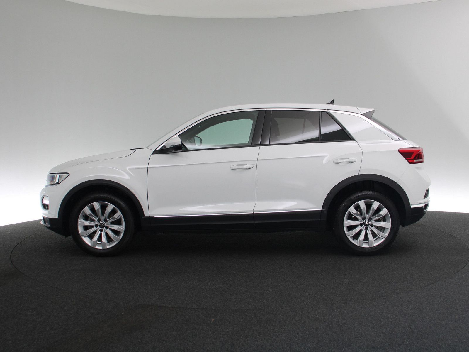 Volkswagen T-Roc 1.5 TSI Sport - Samsaru's Car Outlet