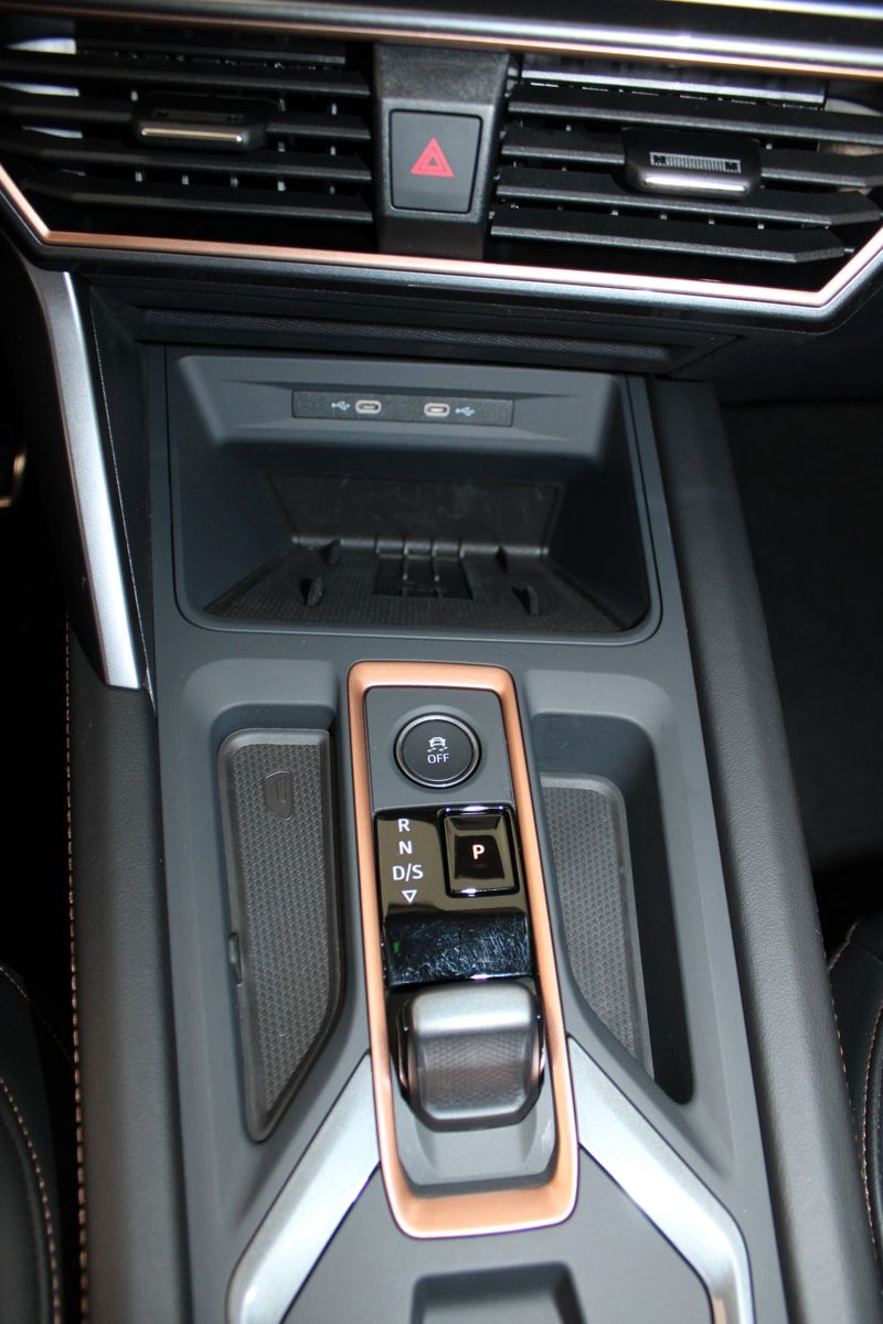 Cupra Leon Sportstourer DSG - Samsaru's Car Outlet
