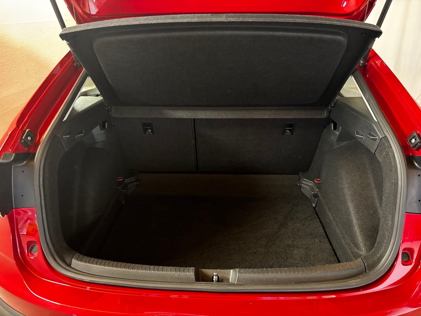 Volkswagen Taigo 1.0 TSI Life - Samsaru's Car Outlet