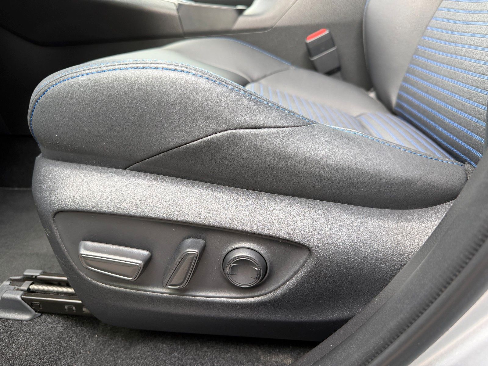 Toyota RAV 4 2.5 Hybrid 4x2 Style VOLL JBL+360°+LEDER