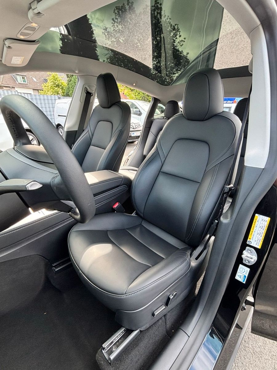 Tesla Model Y Basis RWD # black # AHK # MWST.
