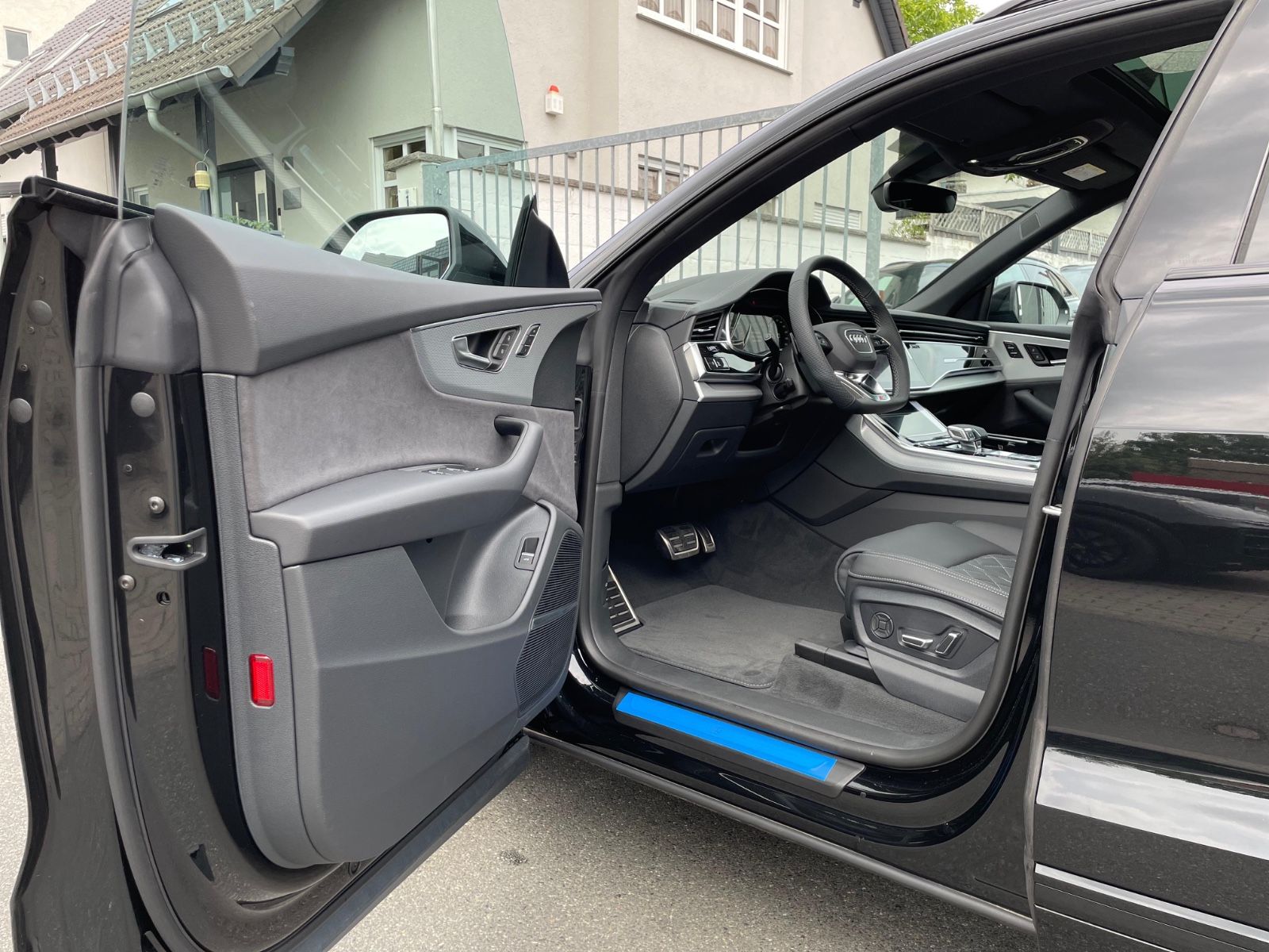 Audi Q8 50 TDI SLine - Samsaru's Car Outlet