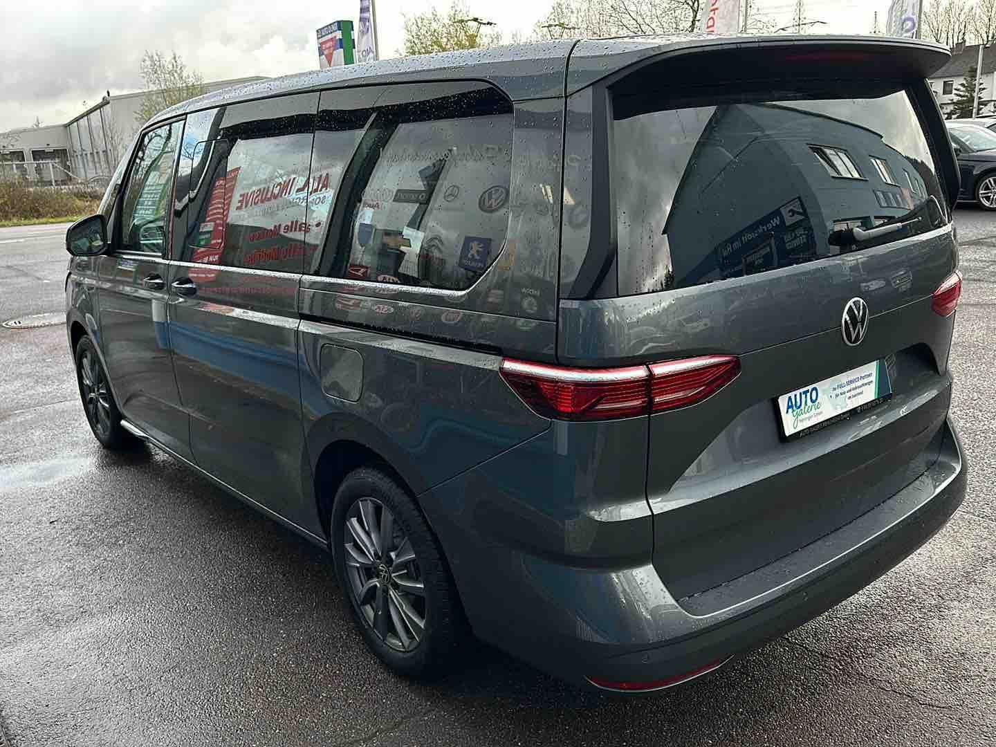 Volkswagen T7 Multivan 2.0 TDI Life - Samsaru's Car Outlet