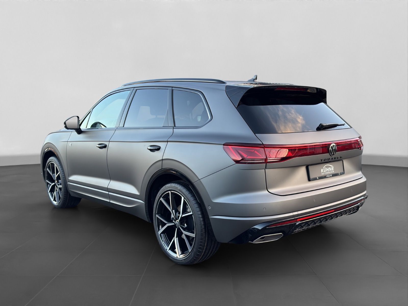 Volkswagen Touareg R-Line V6 TDI 4M Black Style | AHK PANO