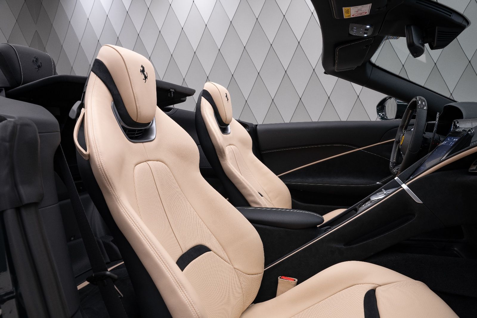 Ferrari Roma Spider - Samsaru's Car Outlet