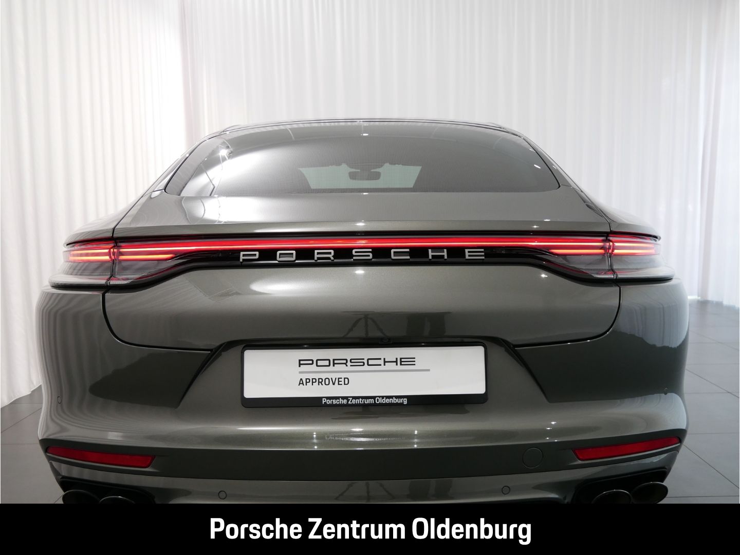 Porsche Panamera 4 E-Hybrid Platinum Edition Matrix LED