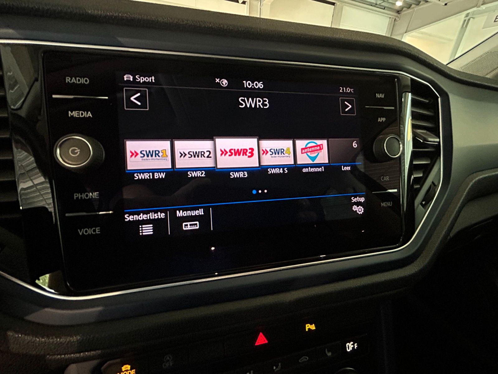 Volkswagen T-ROC 1.5 TSI United - Samsaru's Car Outlet