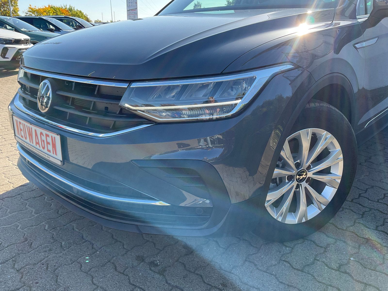 Volkswagen Tiguan Life - Samsaru's Car Outlet