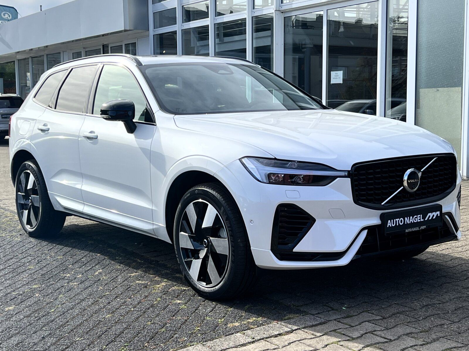 Volvo XC60 T6 Plus Dark AHK|PANO|20"|LEDER|FLED|