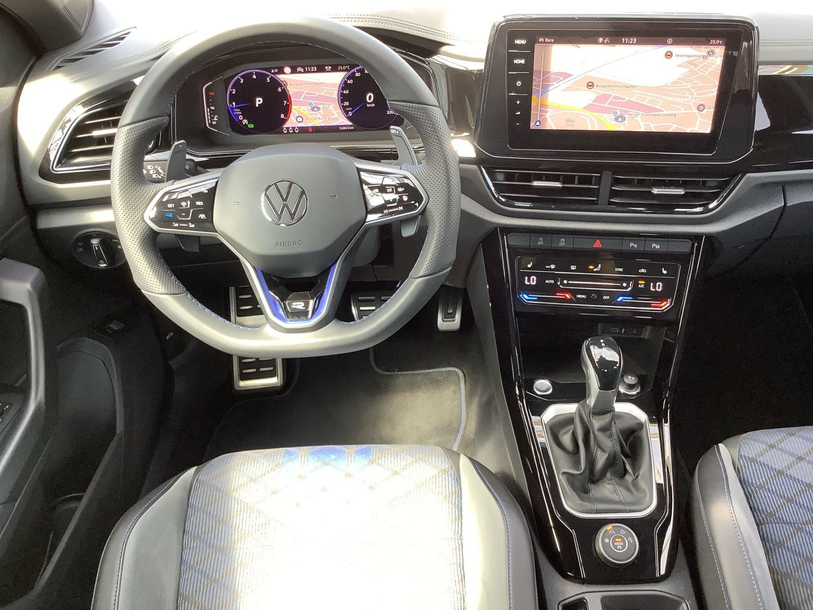 Volkswagen T-Roc 2.0 TSI DSG R 4M - Samsaru's Car Outlet