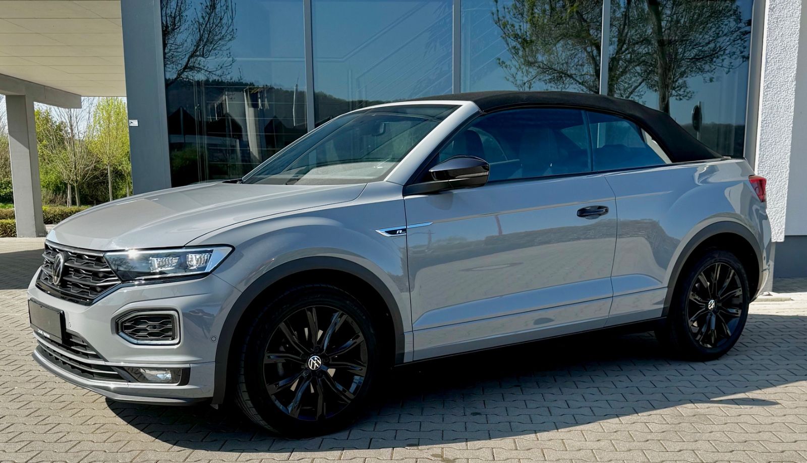 Volkswagen T-Roc R-Line - Samsaru's Car Outlet