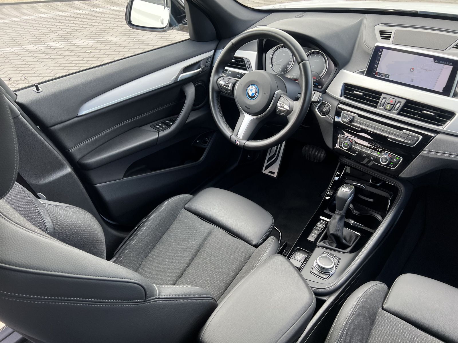 BMW X1 xDrive25e M Sportpaket - Samsaru's Car Outlet