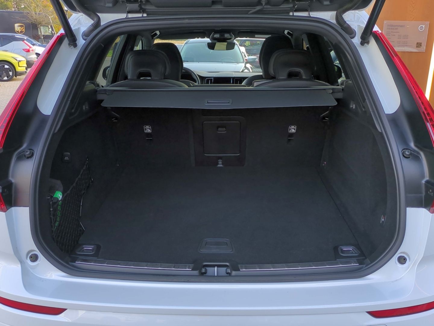 Volvo XC60 Ultimate Dark AWD HUD AHK Leder Digitales C