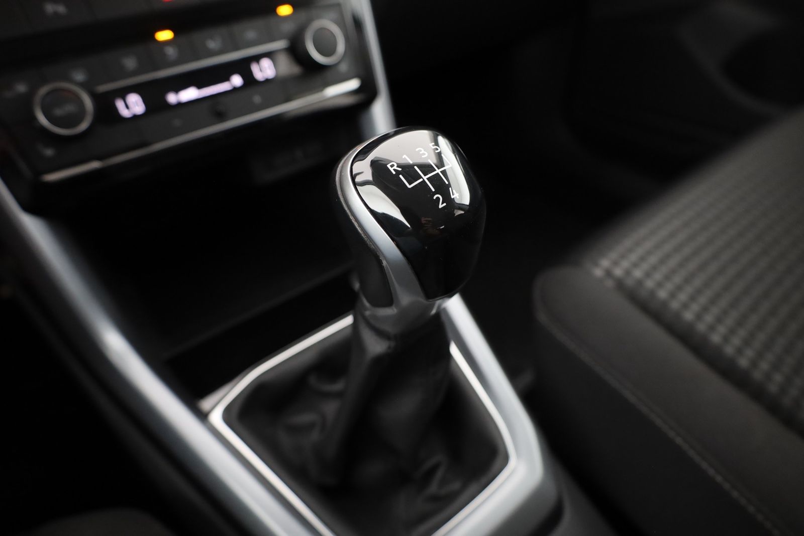 Volkswagen T-Cross 1.0 TSI Active - Samsaru's Car Outlet