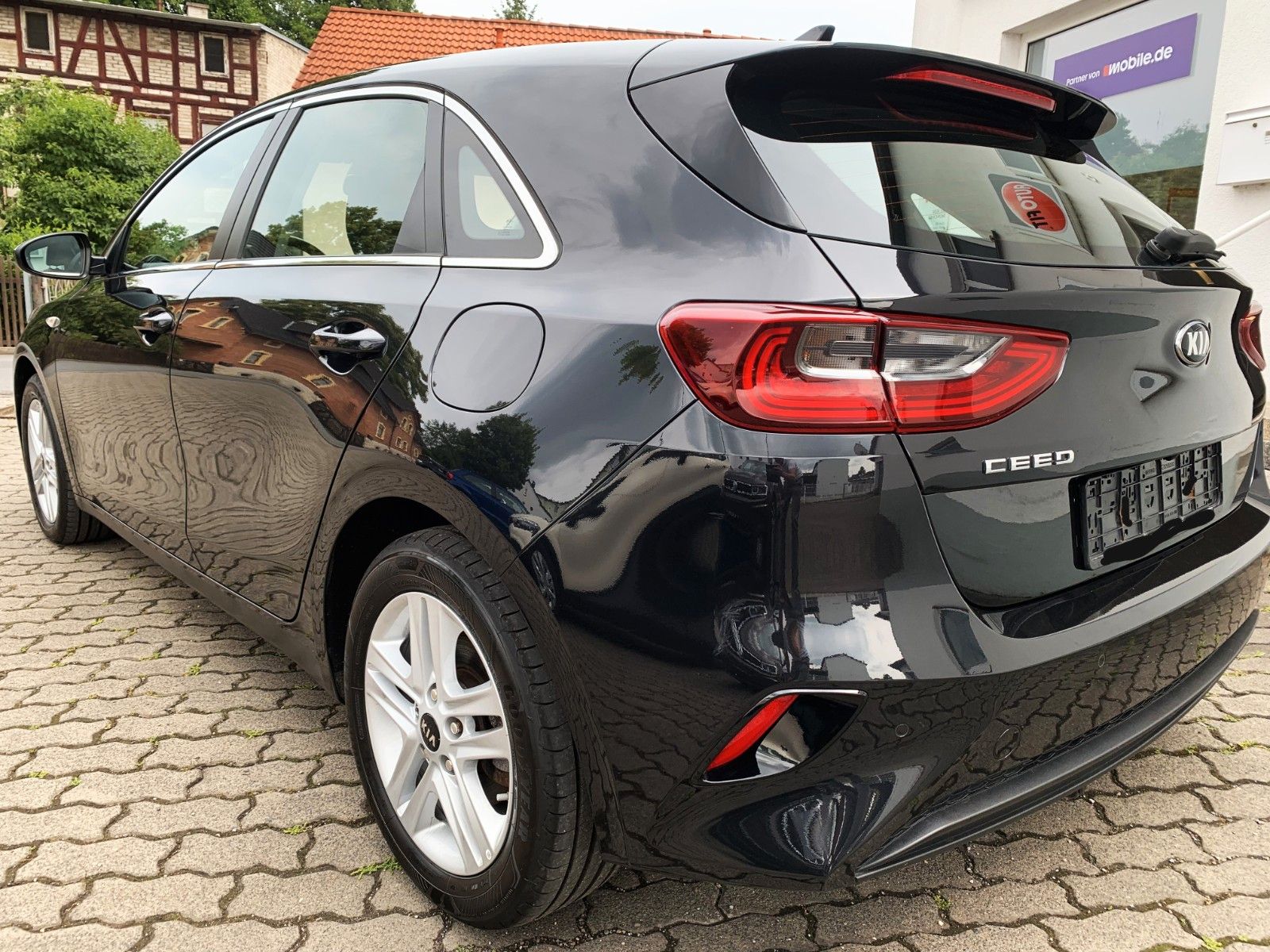 Kia Ceed - Samsaru's Car Outlet