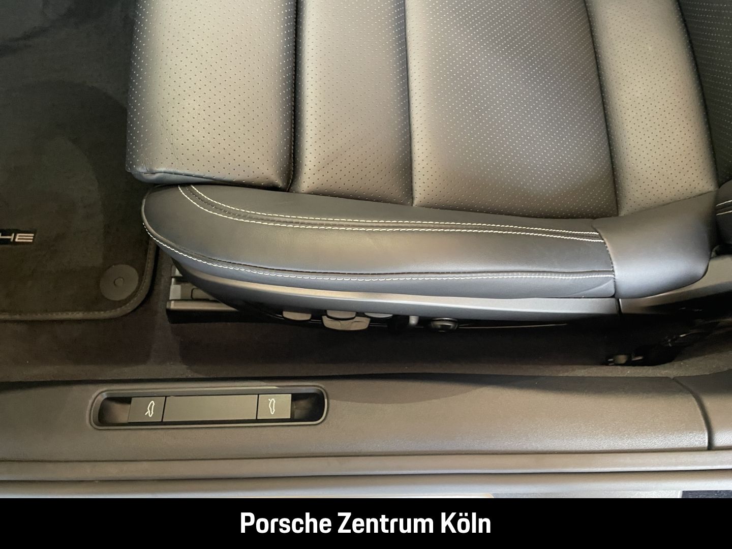 Porsche 992 911 Carrera 4S Cabriolet BOSE Sportabgas LED
