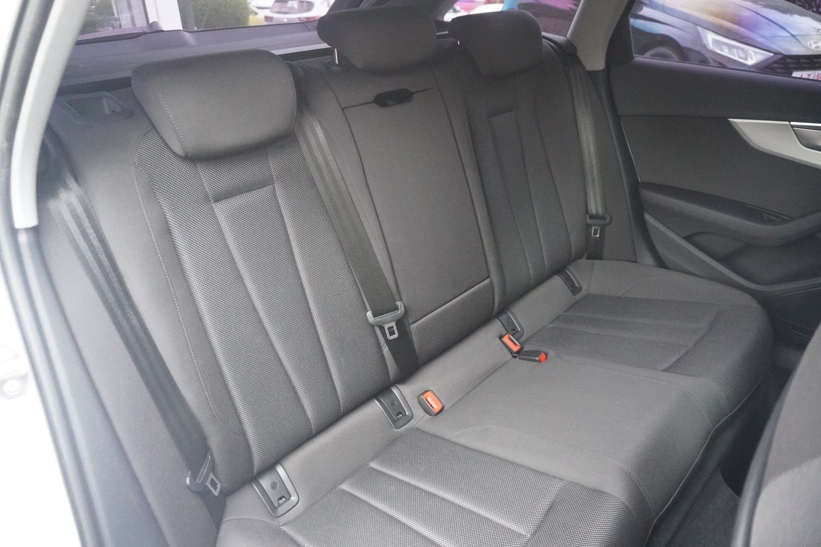 Audi A4 Avant 35 TFSI S-Tronic - Samsaru's Car Outlet