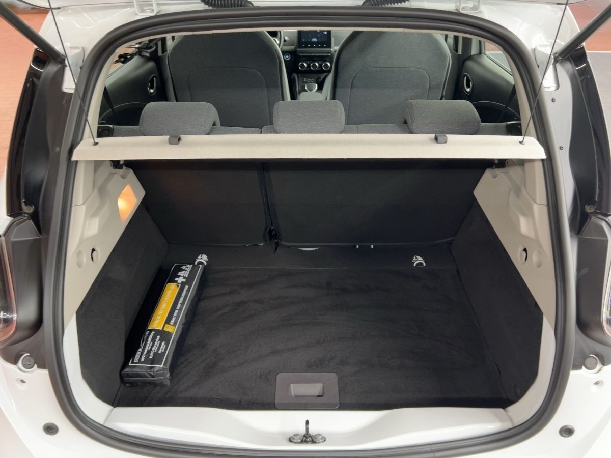 Renault ZOE EXPERIENCE R135 50kWh - Samsaru's Car Outlet