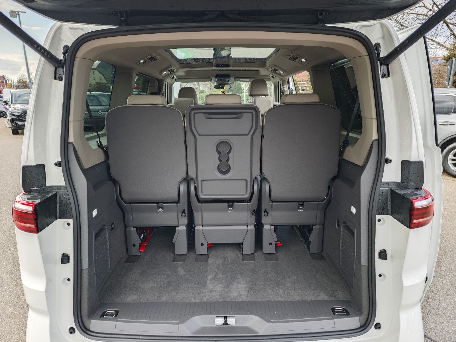 Volkswagen T7 - Samsaru's Car Outlet