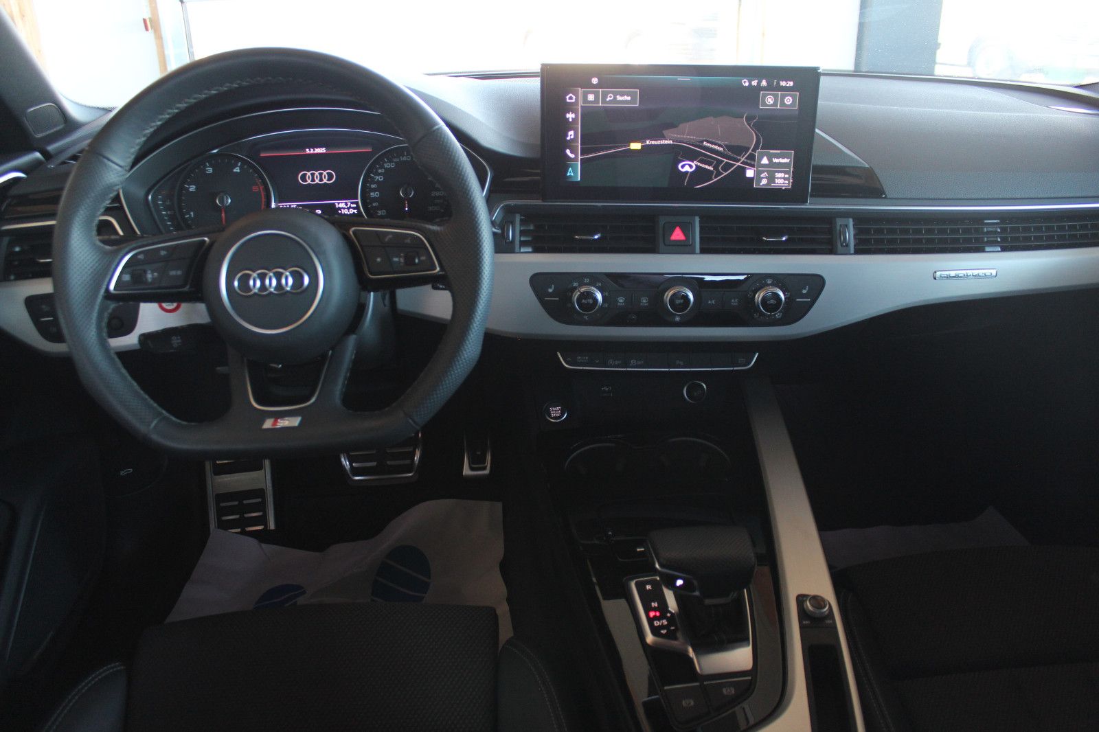 Audi A4 Avant 40 TDI quattro S line - Samsaru's Car Outlet